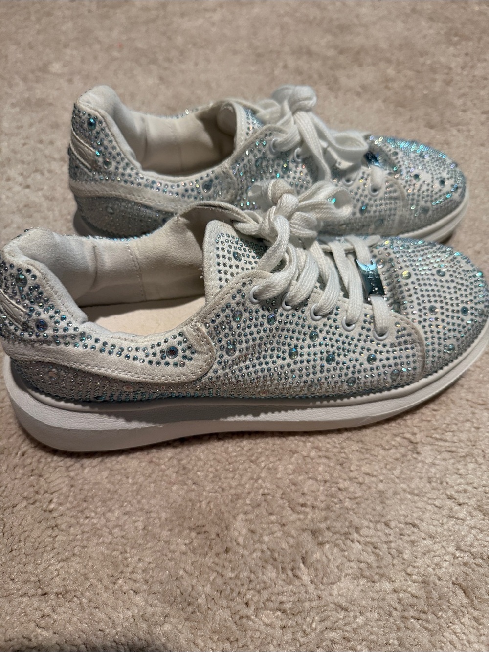 bebe girls White and Bluish Glitter Kids Sneakers